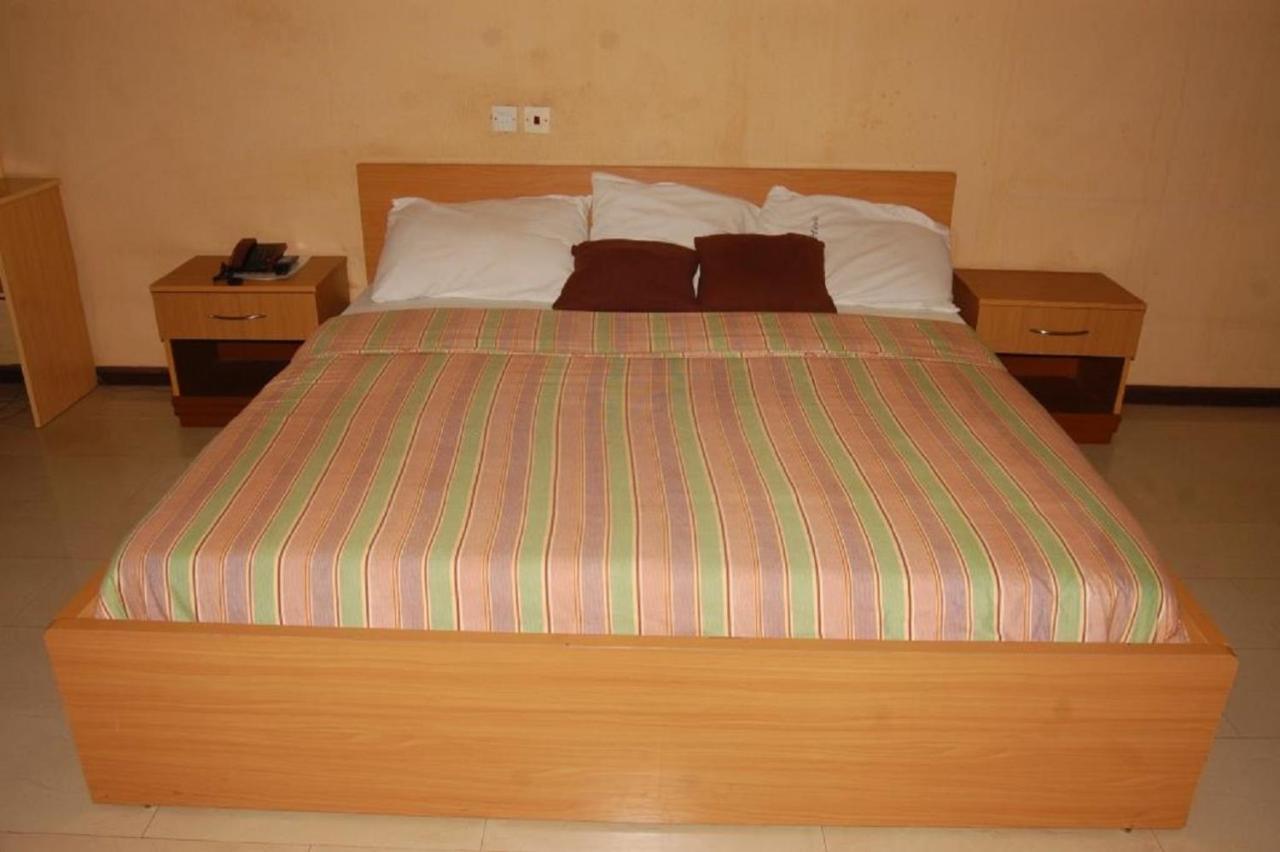 Dannic Hotels Enugu Exterior foto