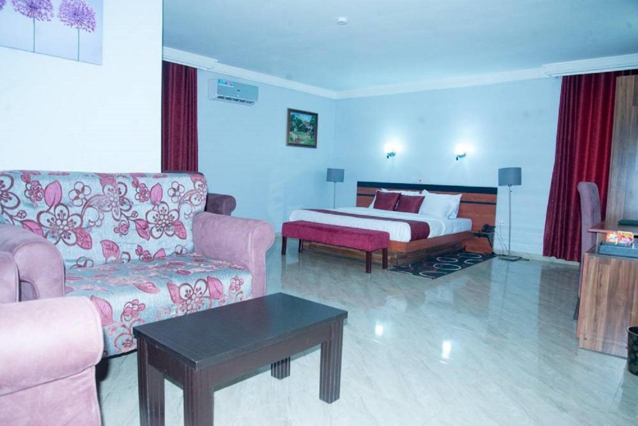 Dannic Hotels Enugu Exterior foto